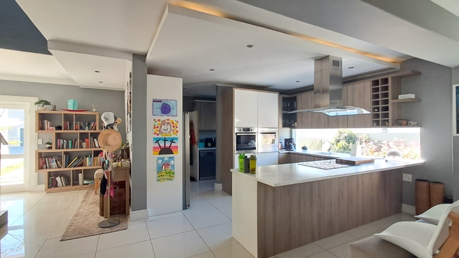 To Let 4 Bedroom Property for Rent in Avalon Estate Western Cape